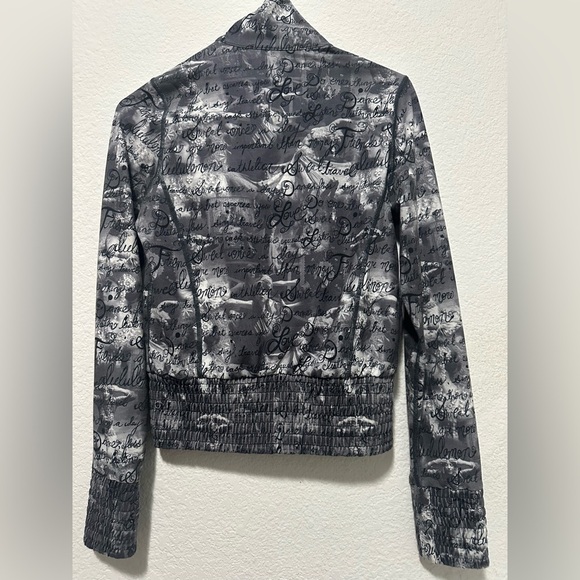 Lululemon Printed Activewear
Jacket Cardigan Women's Gray Full Zip size 4 - Picture 8 of 10